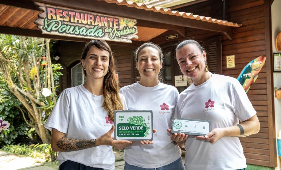 Portos do Paraná certifica empresas da Ilha do Mel com “Selo Verde 2023”