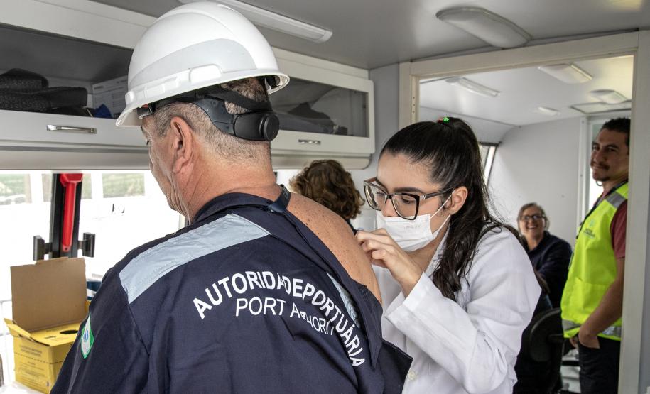 Campanha de vacinação atinge 400 doses aplicadas no Porto de Paranaguá