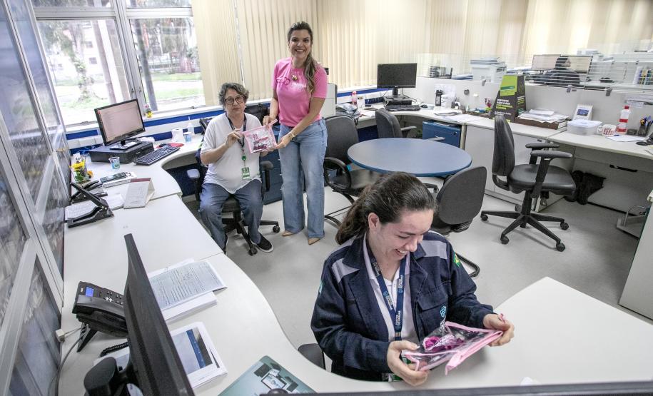 Ação marca encerramento da campanha Outubro Rosa na Portos do Paraná