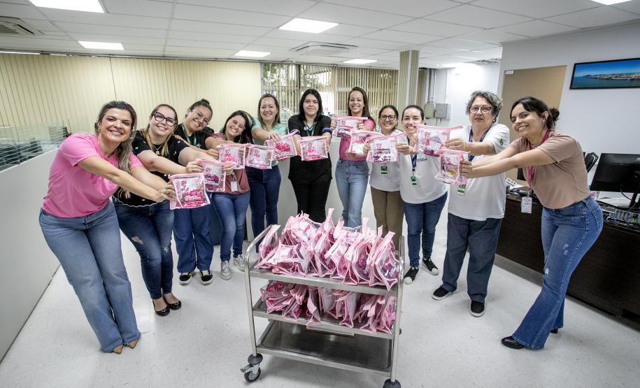 Ação marca encerramento da campanha Outubro Rosa na Portos do Paraná