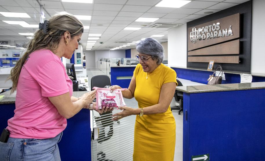 Ação marca encerramento da campanha Outubro Rosa na Portos do Paraná