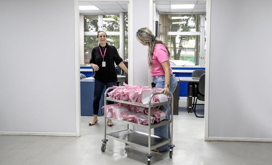 Ação marca encerramento da campanha Outubro Rosa na Portos do Paraná