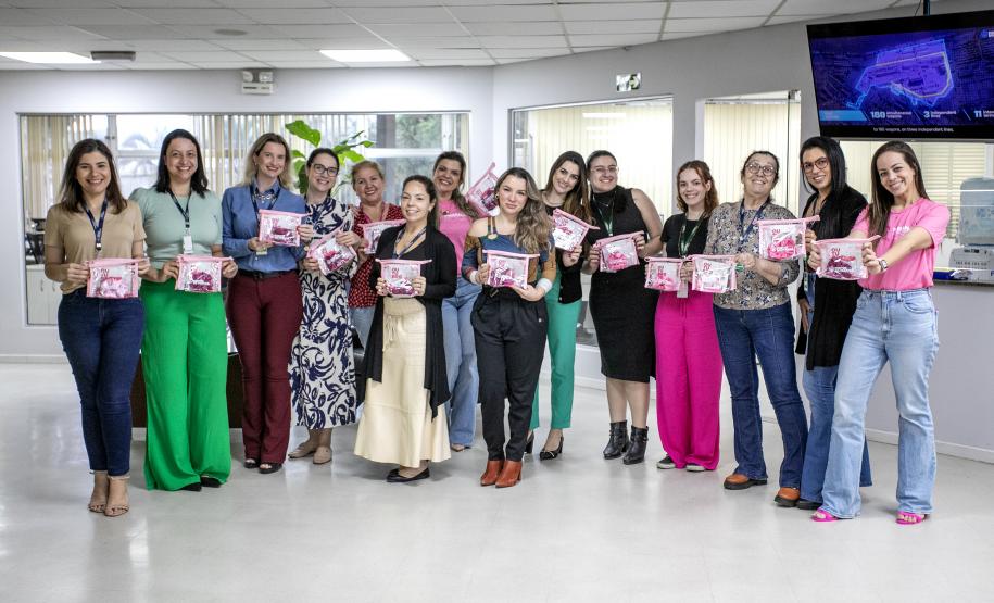 Ação marca encerramento da campanha Outubro Rosa na Portos do Paraná