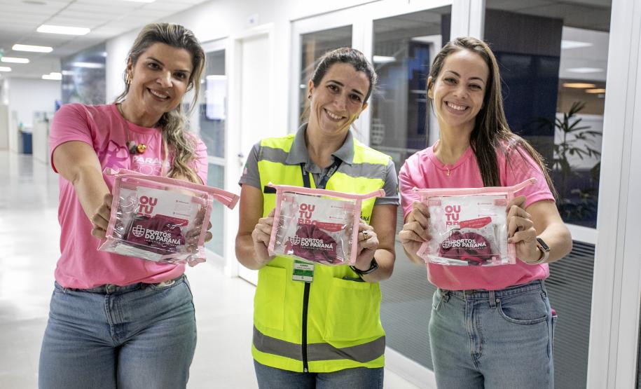 Ação marca encerramento da campanha Outubro Rosa na Portos do Paraná