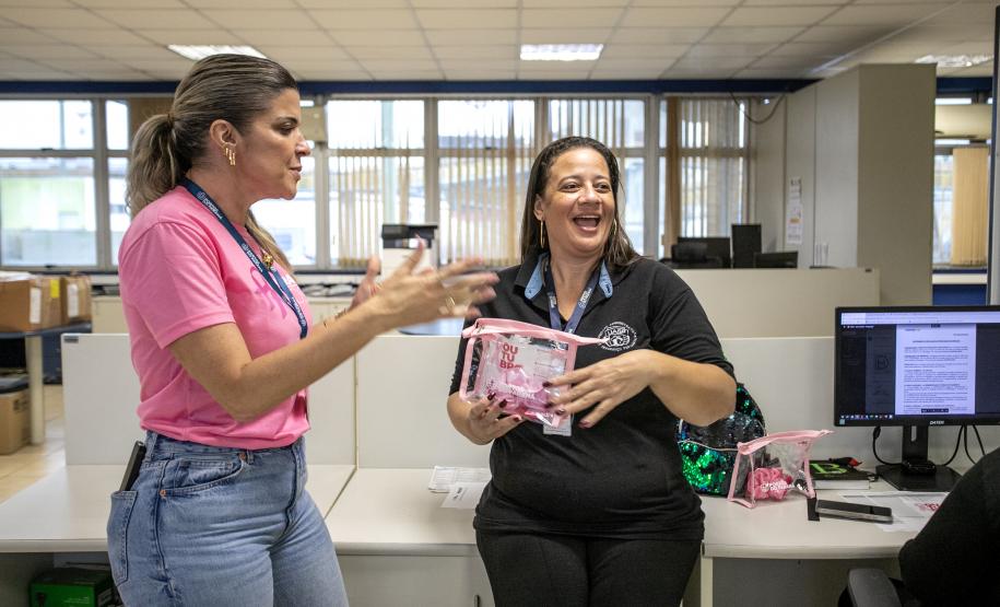 Ação marca encerramento da campanha Outubro Rosa na Portos do Paraná