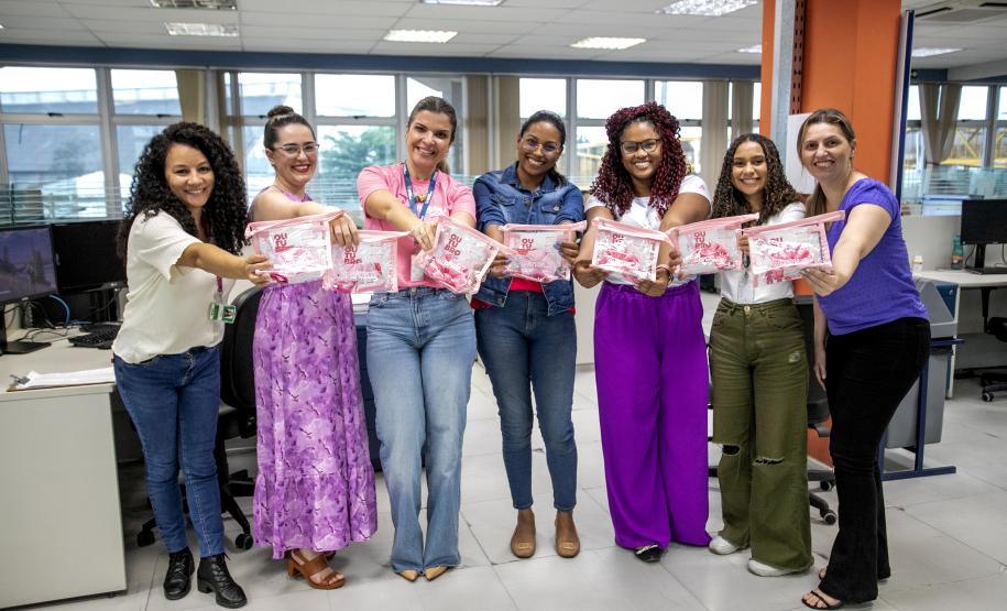 Ação marca encerramento da campanha Outubro Rosa na Portos do Paraná