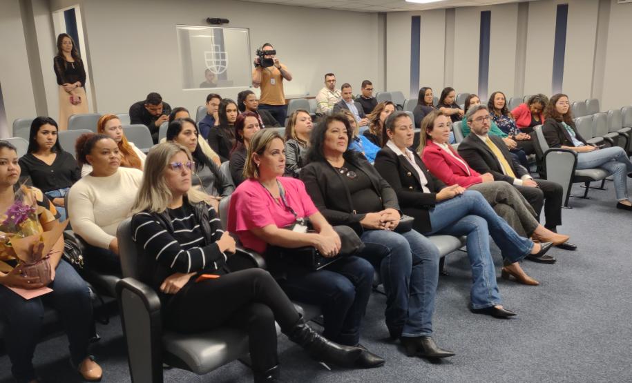 Portos do Paraná sedia formatura de mulheres operadoras de empilhadeira