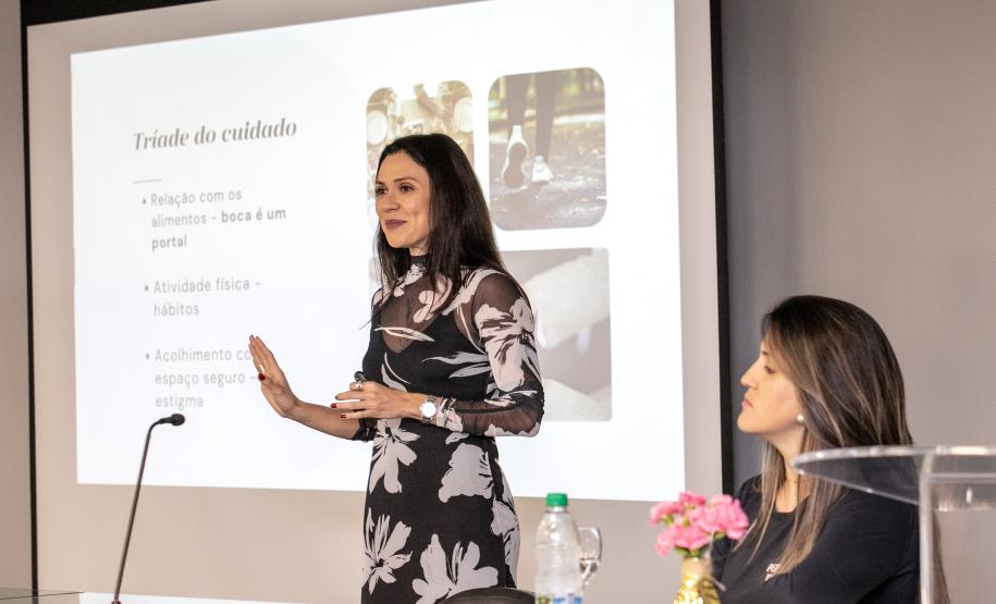 Especialistas em saúde realizam palestra sobre outubro rosa na Portos do Paraná