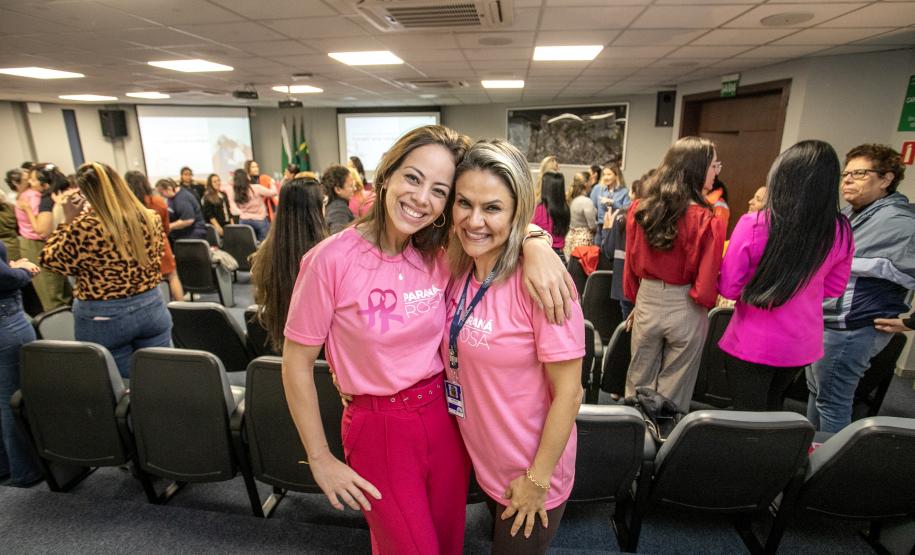 Especialistas em saúde realizam palestra sobre outubro rosa na Portos do Paraná
