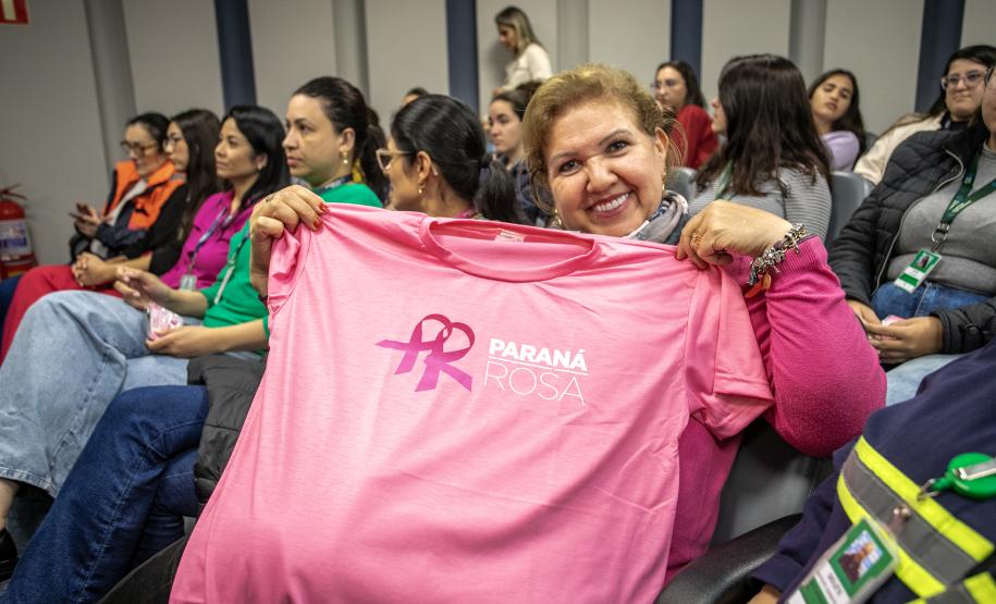 Especialistas em saúde realizam palestra sobre outubro rosa na Portos do Paraná