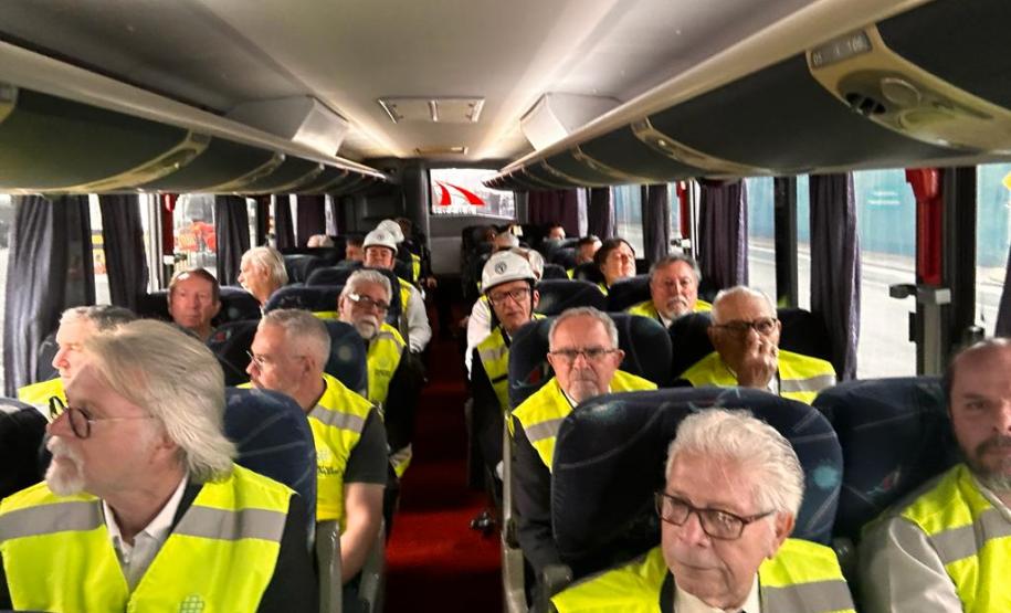 Porto de Paranaguá mostra sua estrutura a grupo de maçons