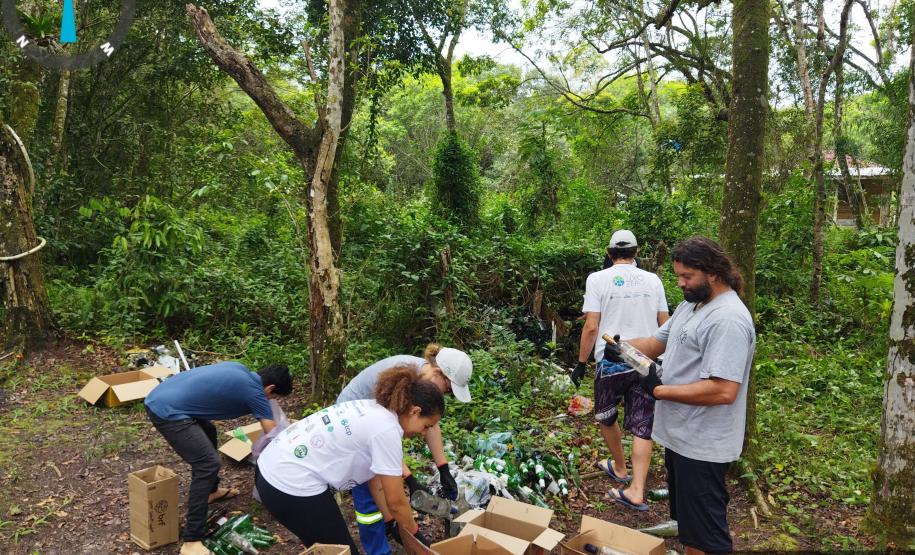 Quase uma tonelada de resíduos são recolhidos em mutirão na Ilha do Mel