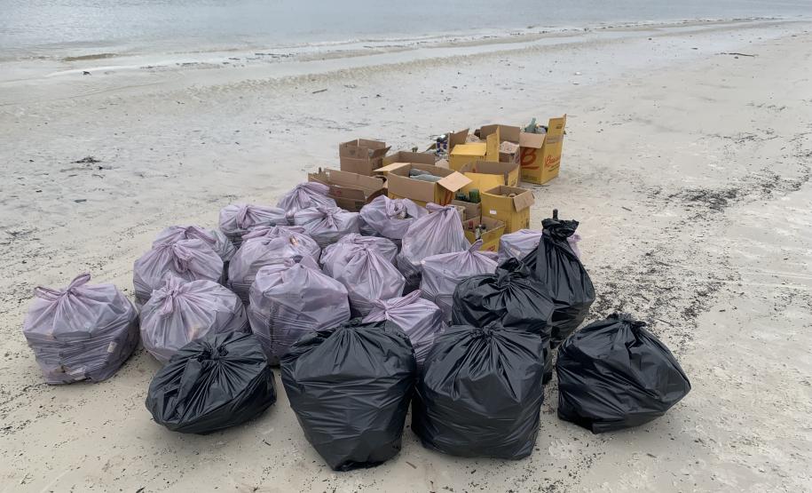 Quase uma tonelada de resíduos são recolhidos em mutirão na Ilha do Mel