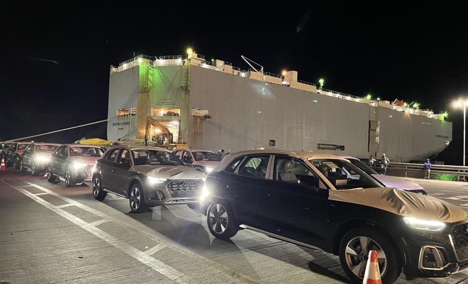 Portos do Paraná realiza operação inédita para atracação de navio de cargas rolantes