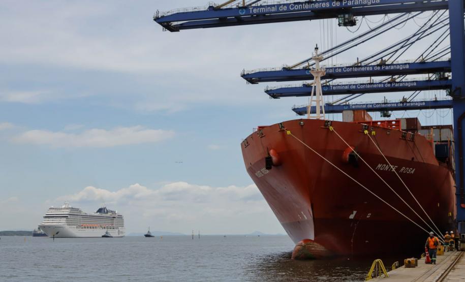 Navio MSC Musica atraca pela primeira vez em Paranaguá