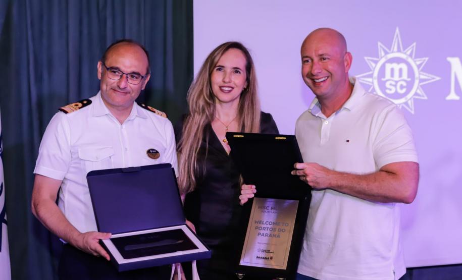 Navio MSC Musica atraca pela primeira vez em Paranaguá