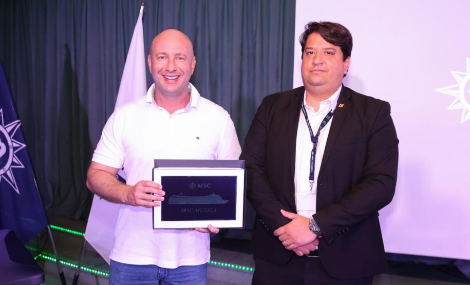 Navio MSC Musica atraca pela primeira vez em Paranaguá