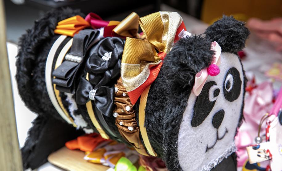 Alunos dos cursos de artesanato e gastronomia da Portos do Paraná participam de feira no SESC