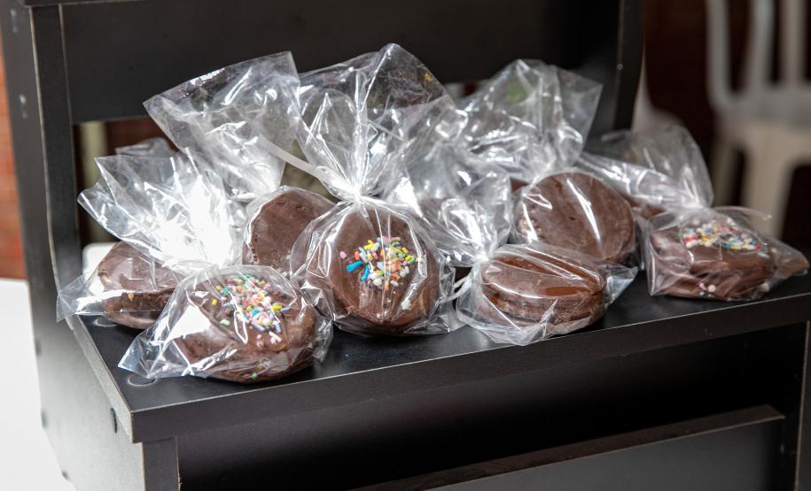 Alunos dos cursos de artesanato e gastronomia da Portos do Paraná participam de feira no SESC