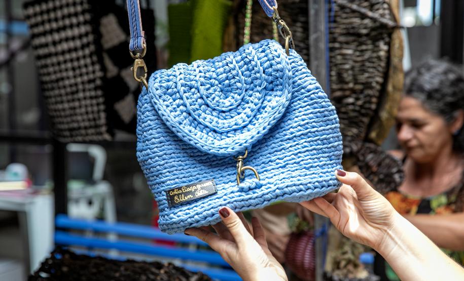 Alunos dos cursos de artesanato e gastronomia da Portos do Paraná participam de feira no SESC