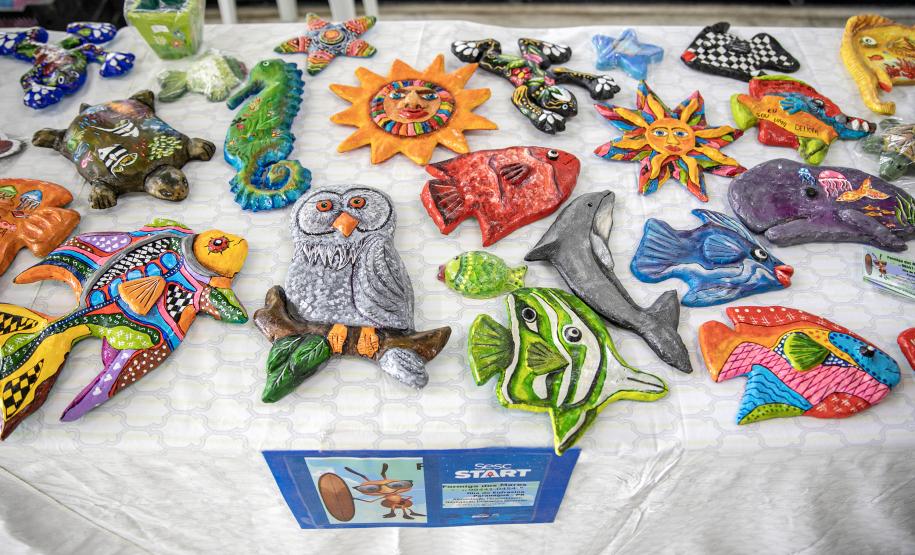 Alunos dos cursos de artesanato e gastronomia da Portos do Paraná participam de feira no SESC