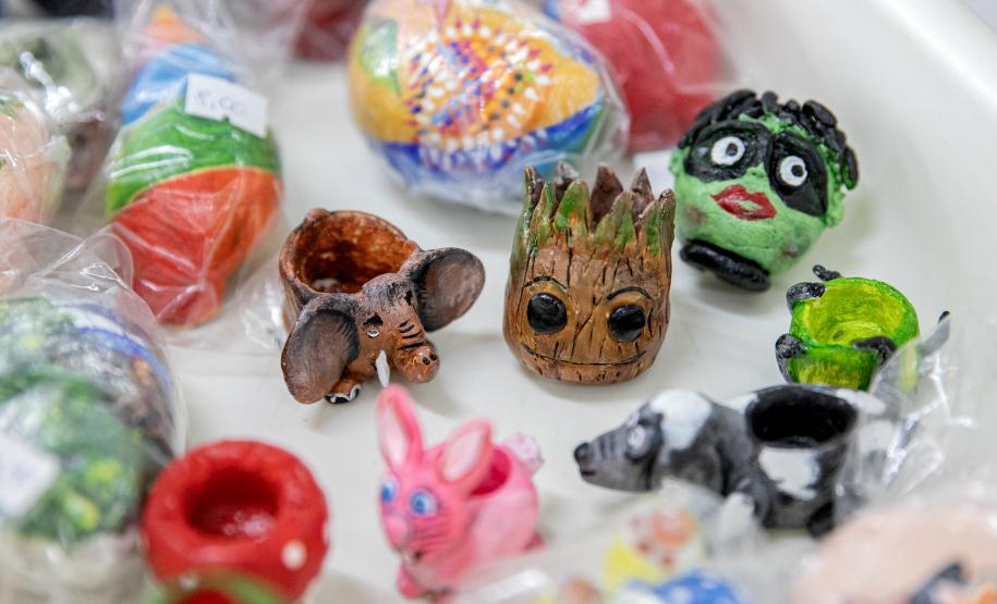 Alunos dos cursos de artesanato e gastronomia da Portos do Paraná participam de feira no SESC