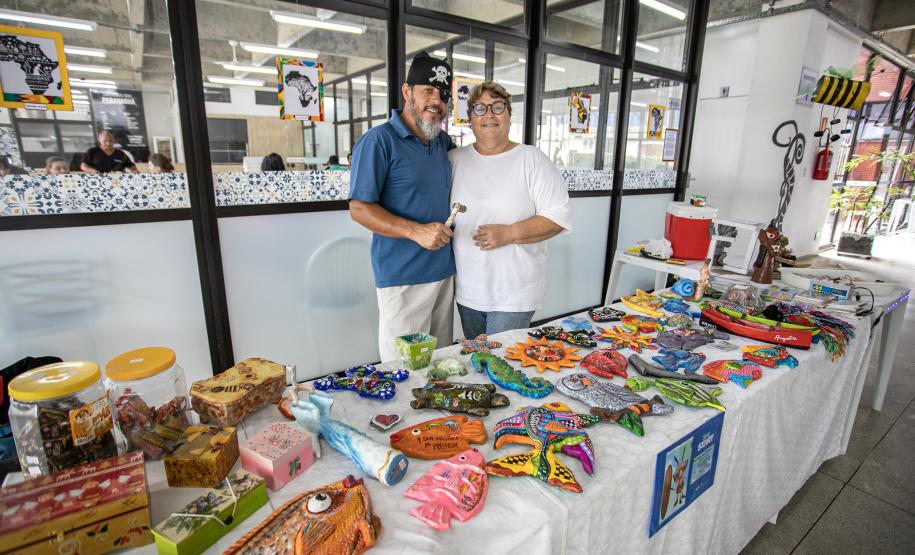 Alunos dos cursos de artesanato e gastronomia da Portos do Paraná participam de feira no SESC