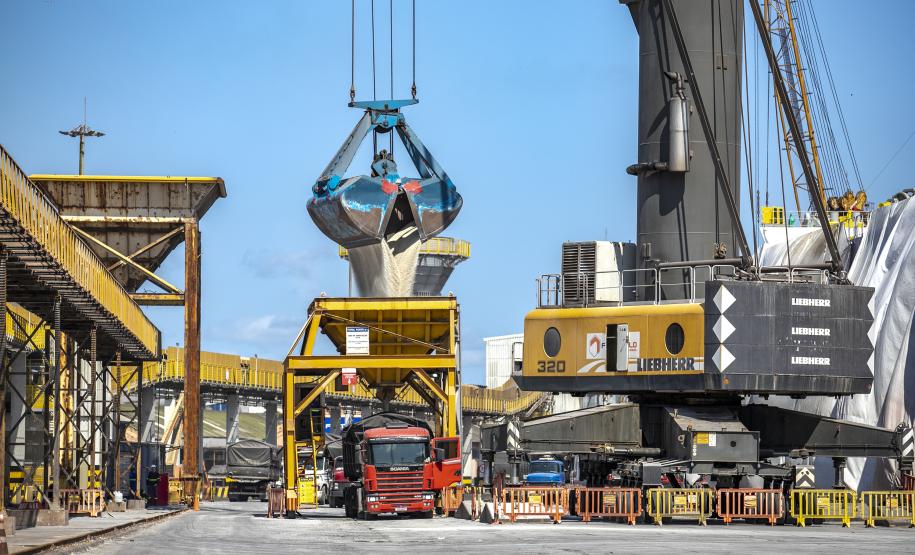 Confederação Nacional do Transporte destaca crescimento da Portos do Paraná