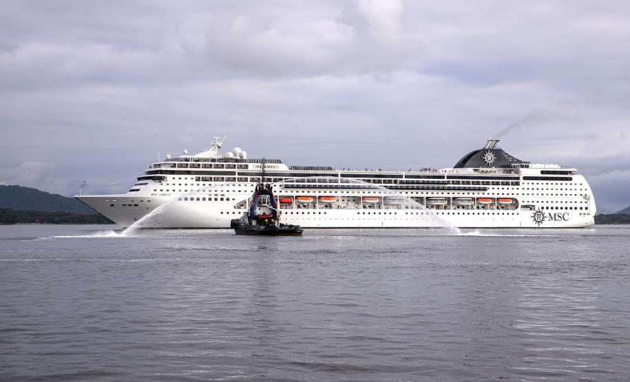 Temporada de cruzeiros já trouxe 21,7 mil turistas para o litoral paranaense