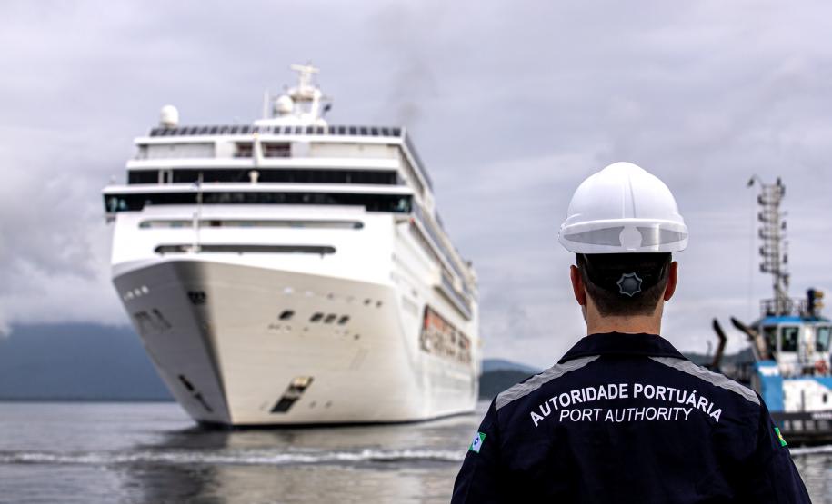 Temporada de cruzeiros já trouxe 21,7 mil turistas para o litoral paranaense