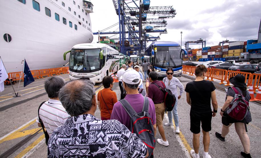 Temporada de cruzeiros já trouxe 21,7 mil turistas para o litoral paranaense