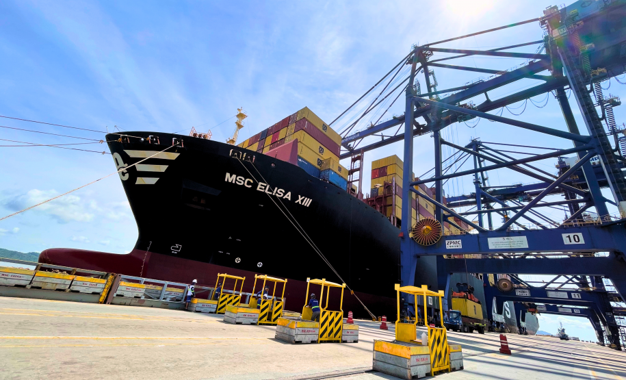 Meganavio faz única escala no Porto de Paranaguá