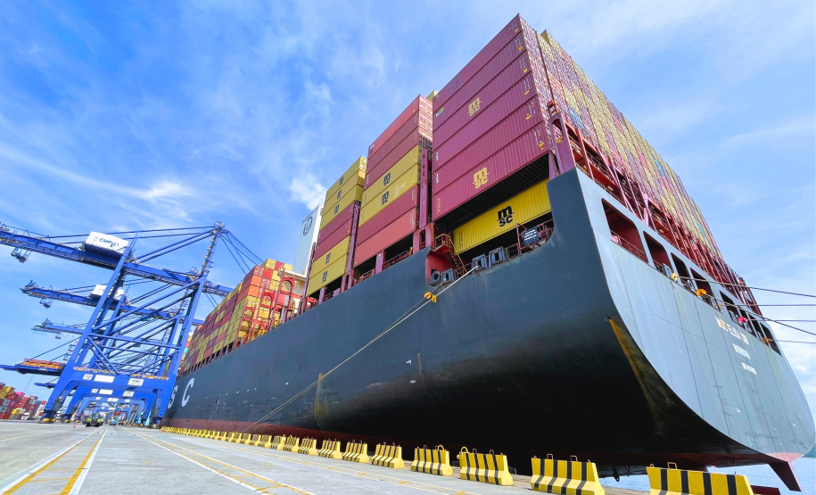 Meganavio faz única escala no Porto de Paranaguá