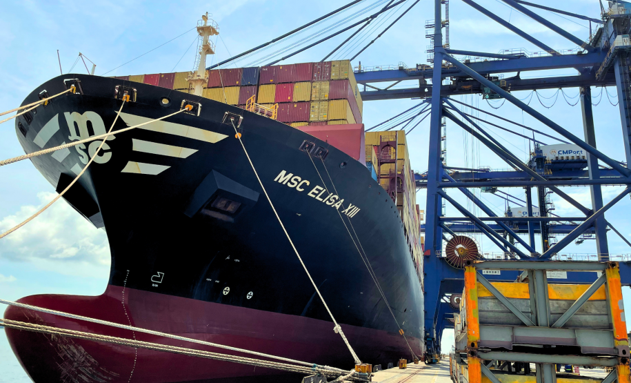 Meganavio faz única escala no Porto de Paranaguá