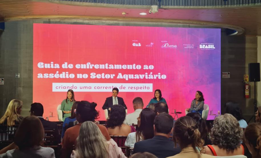 Portos do Paraná contribuí com guia contra assédio no setor aquaviário