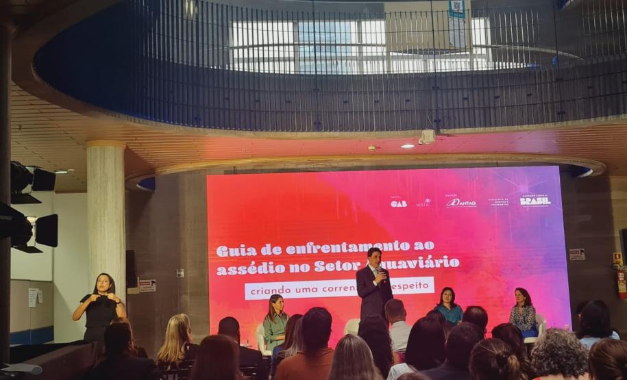 Portos do Paraná contribuí com guia contra assédio no setor aquaviário