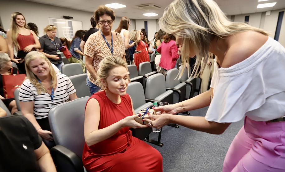 Colaboradoras da Portos do Paraná participam de evento sobre o sagrado da mulher