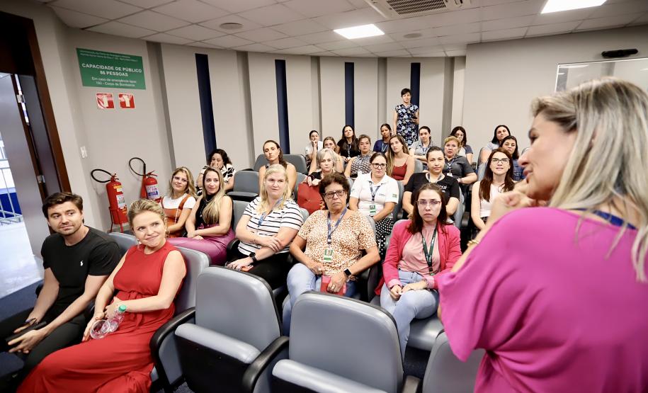 Colaboradoras da Portos do Paraná participam de evento sobre o sagrado da mulher