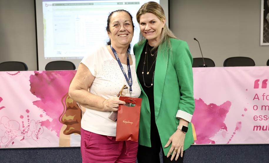 Colaboradoras da Portos do Paraná participam de evento sobre o sagrado da mulher