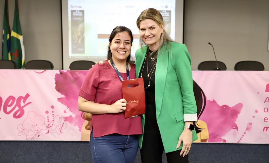 Colaboradoras da Portos do Paraná participam de evento sobre o sagrado da mulher