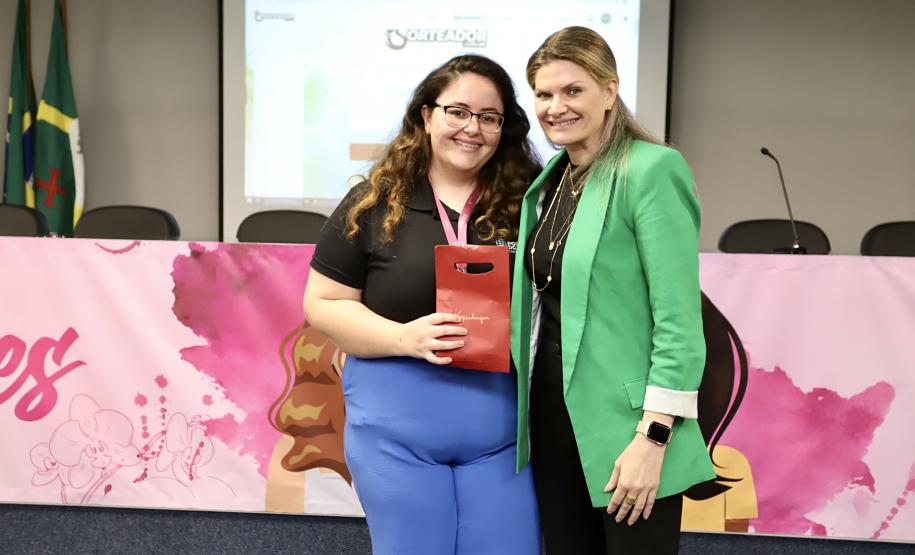 Colaboradoras da Portos do Paraná participam de evento sobre o sagrado da mulher