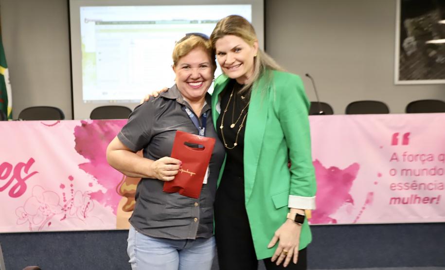 Colaboradoras da Portos do Paraná participam de evento sobre o sagrado da mulher