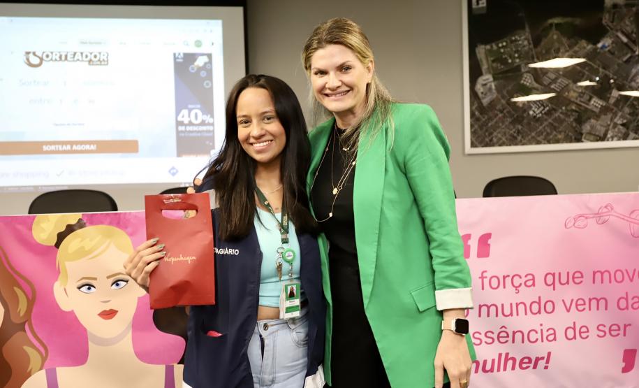 Colaboradoras da Portos do Paraná participam de evento sobre o sagrado da mulher