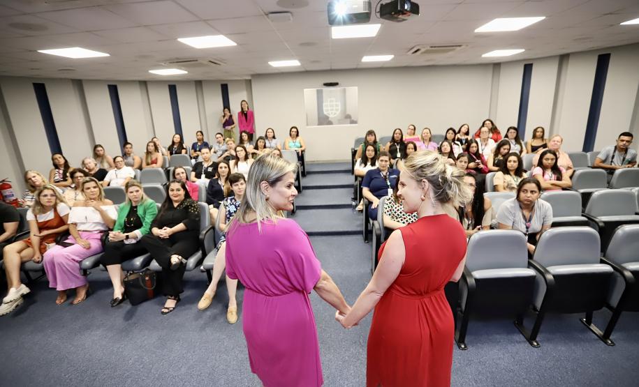 Colaboradoras da Portos do Paraná participam de evento sobre o sagrado da mulher