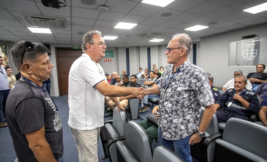 Desligamento de 28 portuários pelo PDI da Portos do Paraná é marcado pela emoção