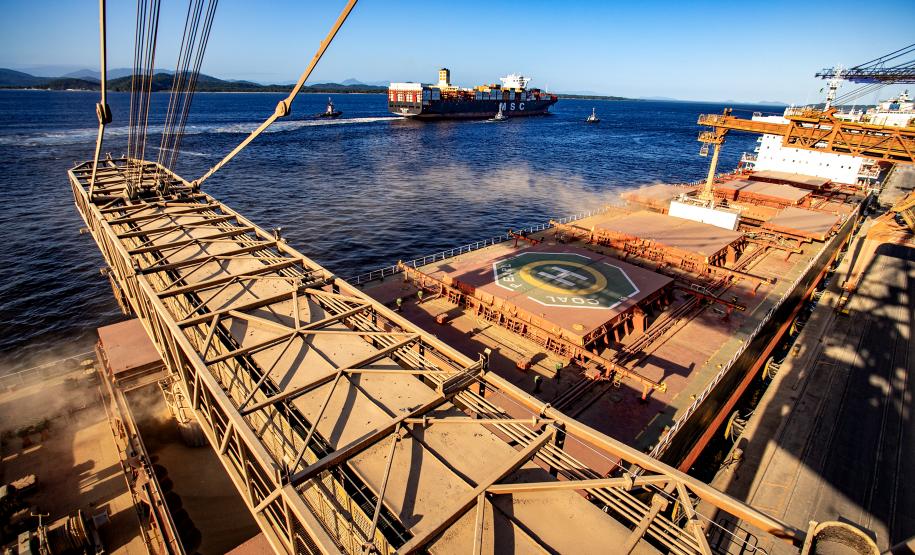 Porto de Paranaguá é primeiro lugar nacional em movimentação para exportação de soja