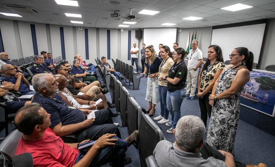 Desligamento de 28 portuários pelo PDI da Portos do Paraná é marcado pela emoção