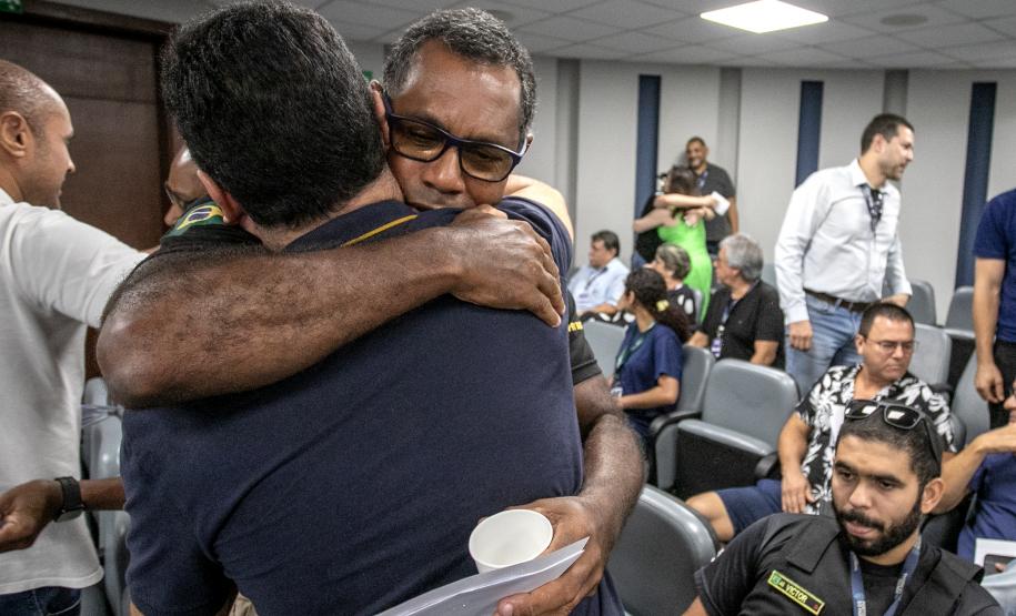 Desligamento de 28 portuários pelo PDI da Portos do Paraná é marcado pela emoção