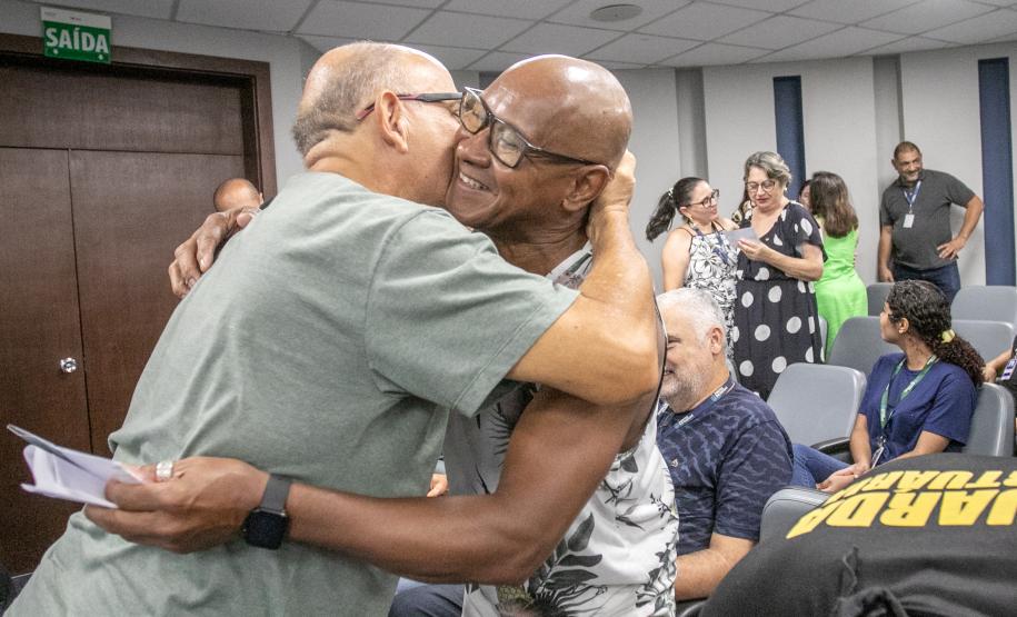 Desligamento de 28 portuários pelo PDI da Portos do Paraná é marcado pela emoção