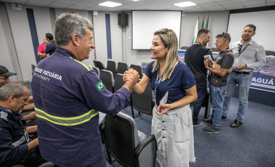 Desligamento de 28 portuários pelo PDI da Portos do Paraná é marcado pela emoção